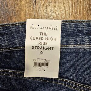 Super High Rise Straight Jeans Women's Size 6